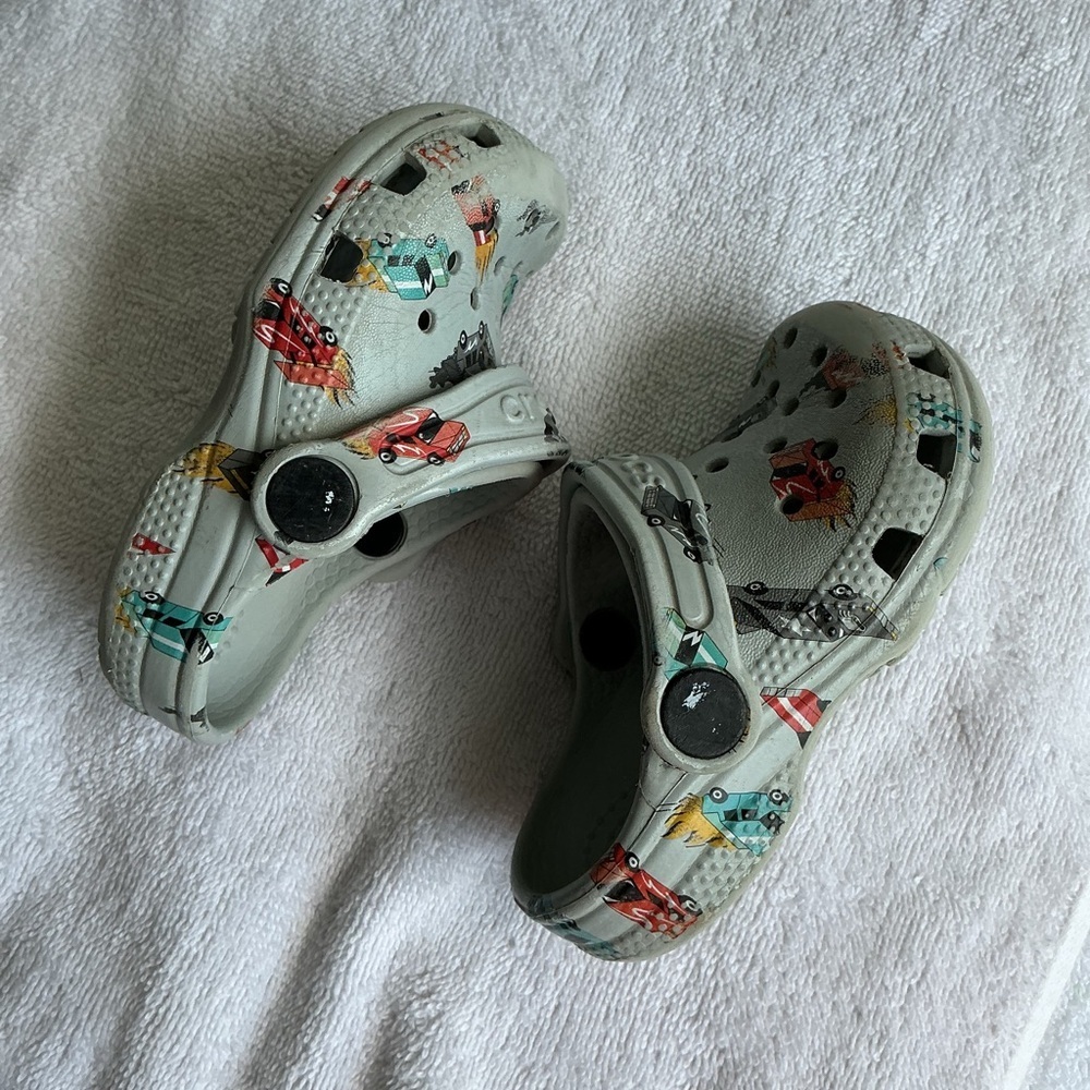CROCS Kids Water Shoes with Car Print - Picture 7 of 9